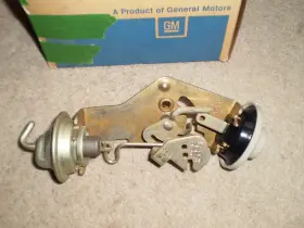 7043719 Delco Nos Gm Choke Vacuum Break Pull Off Early 70s Buick And Cars
