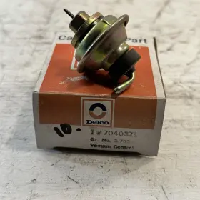 7040371 Delco Gm New Oem 1973-74 Buick 350 4 Barrel Carb Vacuum Control Choke