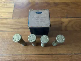 Ford D0tz-1119-a Nos 67-83 Truck F-350 P-350 F-250 E-300 E-350 Rear Wheel Lug Stud Hub Bolts