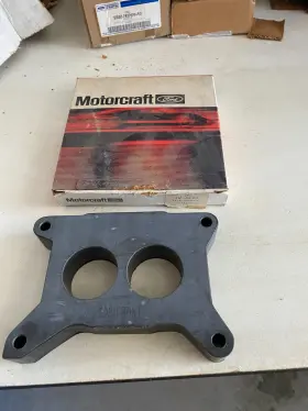 Ford E4tz-9a589-f Nos 1984 1985 F150 351w Motorcraft 2 Bbl Two Barrel Carburetor Spacer Truck