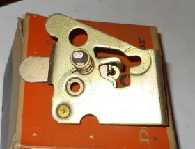 7031462 General Motors Nos 1965 Chevrolet Impala Biscayne 396 Carburetor Vacuum Control Bracket