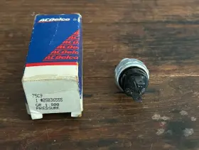 25036555 Gm Nos 1982-87 Buick Cadillac Chevy Olds Pontiac V6 3.8l 4.1 Oil Pressure Switch