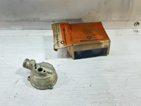 Gm 7016467 1958-63 Chevrolet Carburetor Choke Housing Oem Nos