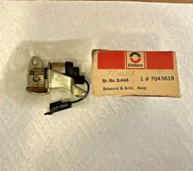 Gm Product 7043619 Nos Idle Solenoid And Bracket 1975-79 Buick/olds 1977 Cad Pontiac 260-305-350r-403