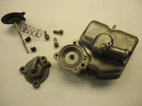 Honda 16015-413-004 1981-1982 Gl500 Silver Wing Carb Float Bowl Chamber W Accelerator Pump Oem